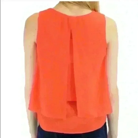 Business Casual Lightweight Layer Sleeveless in Blue - Picture 4 of 4